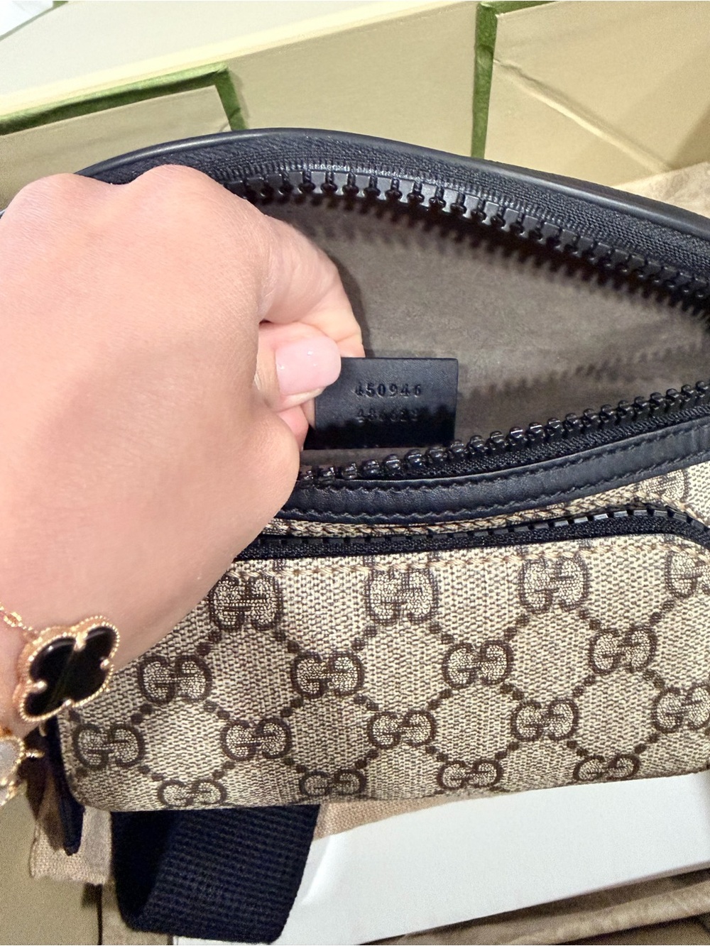Gucci Black and Beige Men's Belt Bag - Picture 16 of 16